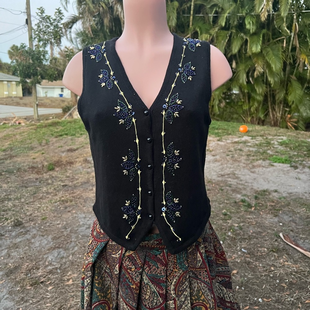 Jan Leslie Black Embroidered Sleeveless Blouse